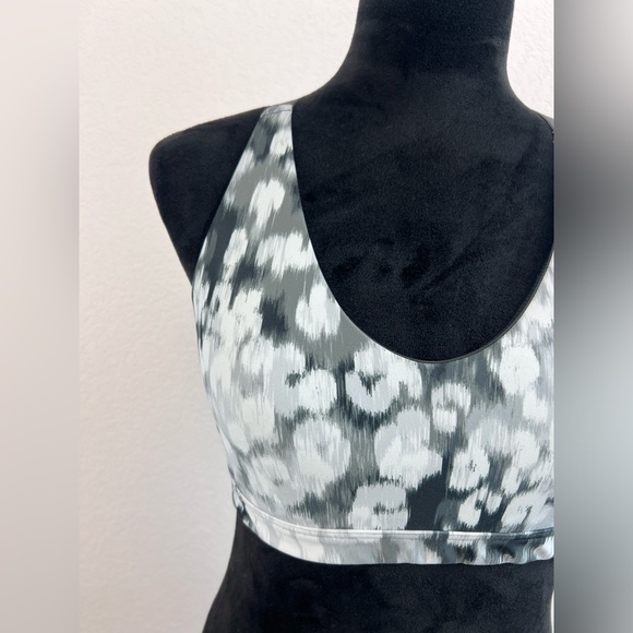Offline By Aerie Shine Strappy Black in Grey/white Sports Bra Size M - Picture 3 of 10